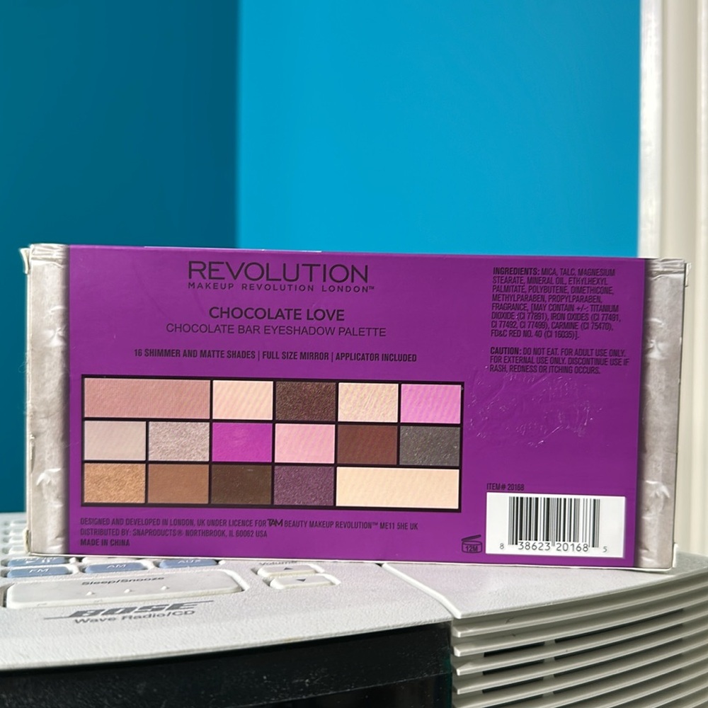 FinalSALE🐣Revolution "Chocolate Love" Eyeshadow Palette - Picture 4 of 4